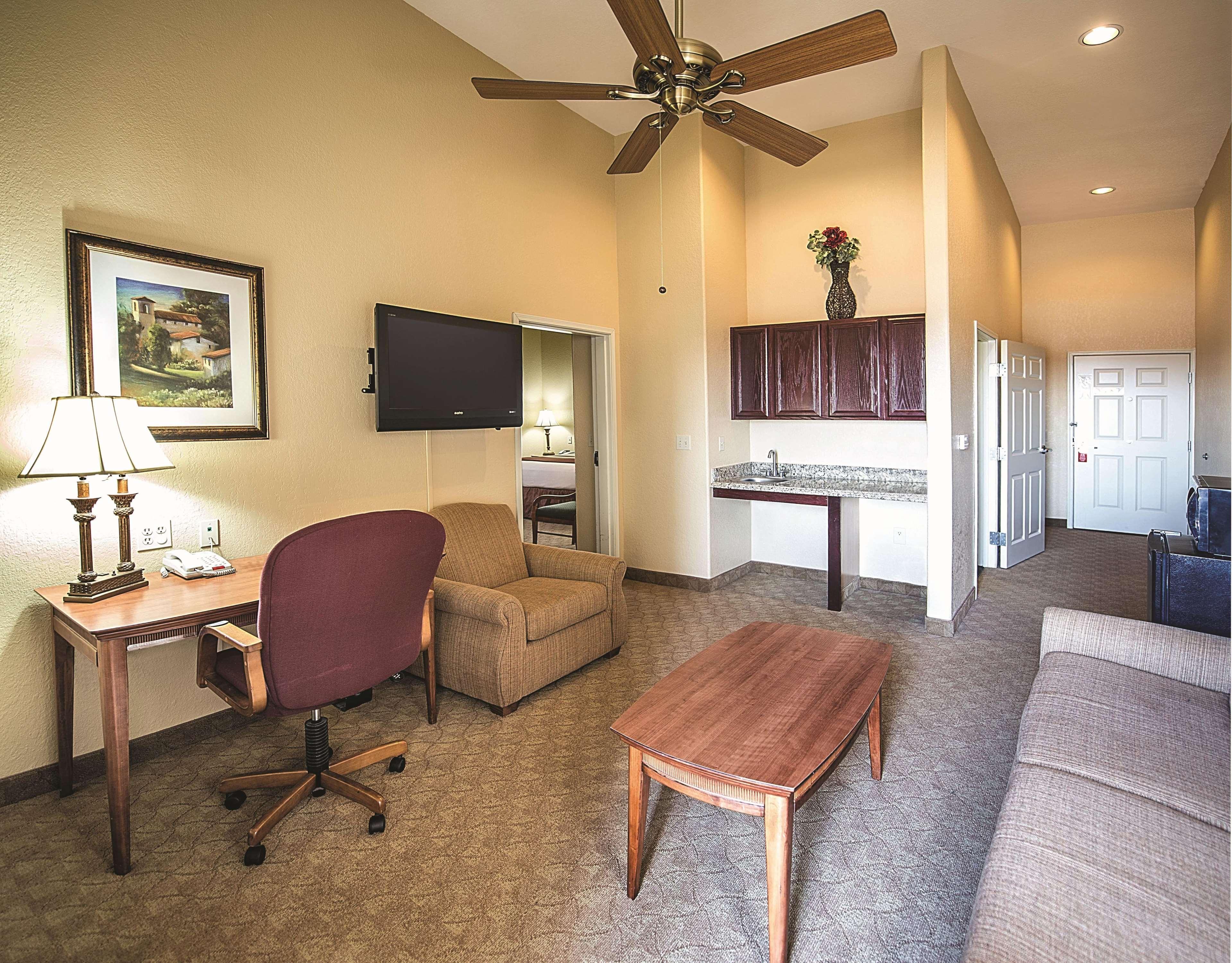 La Quinta By Wyndham Marble Falls Exteriör bild